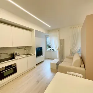 https://charlize.italymilanhotels.net